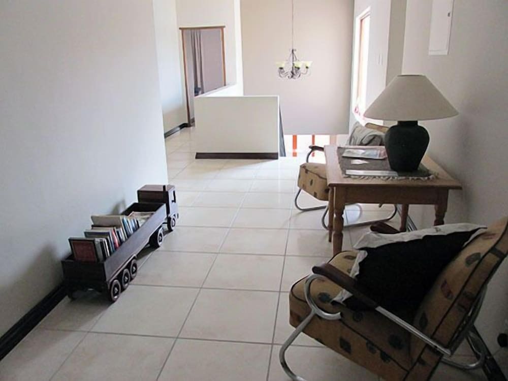 Karoo Sun Boutique Guest House 28/46