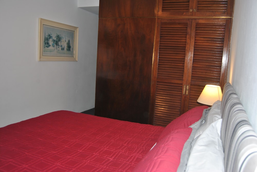 Iberia Hotel 24/64