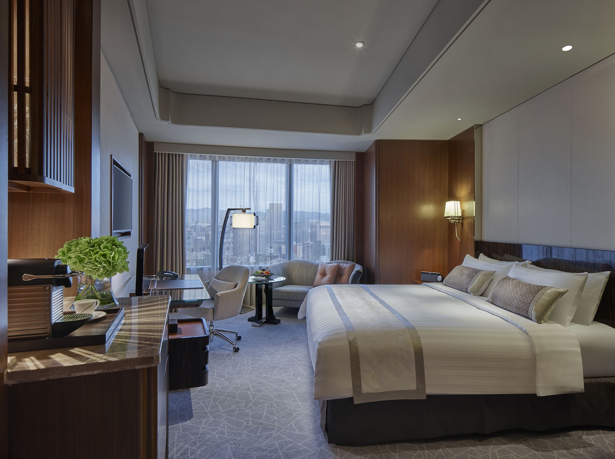 Horizon, Superior, King Bed