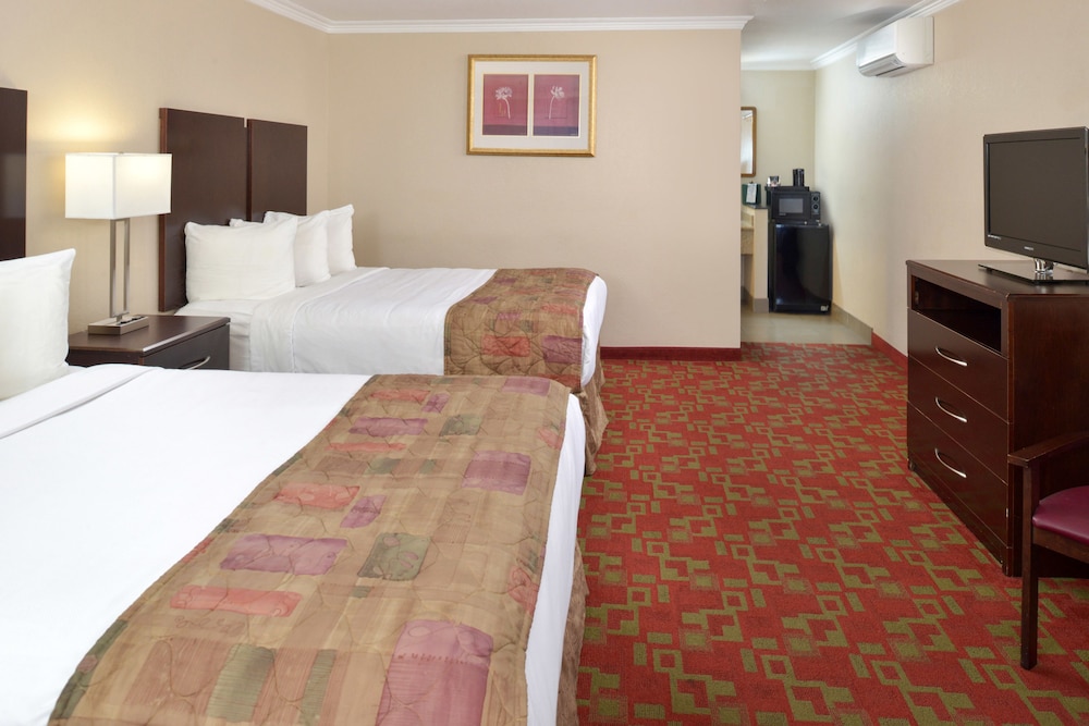 Pacific Shores Inn 27/56