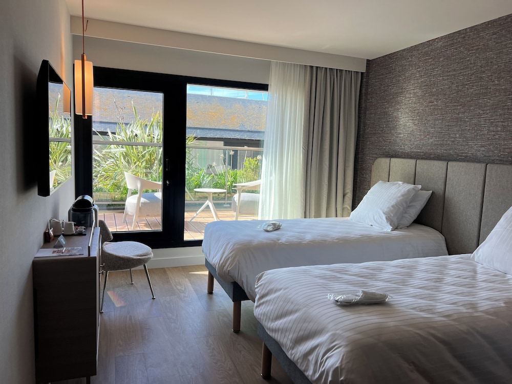 PREMIUM, DOUBLE OR TWIN BED