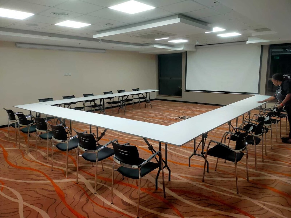 Trademark Suites at Enaki Town 45/60