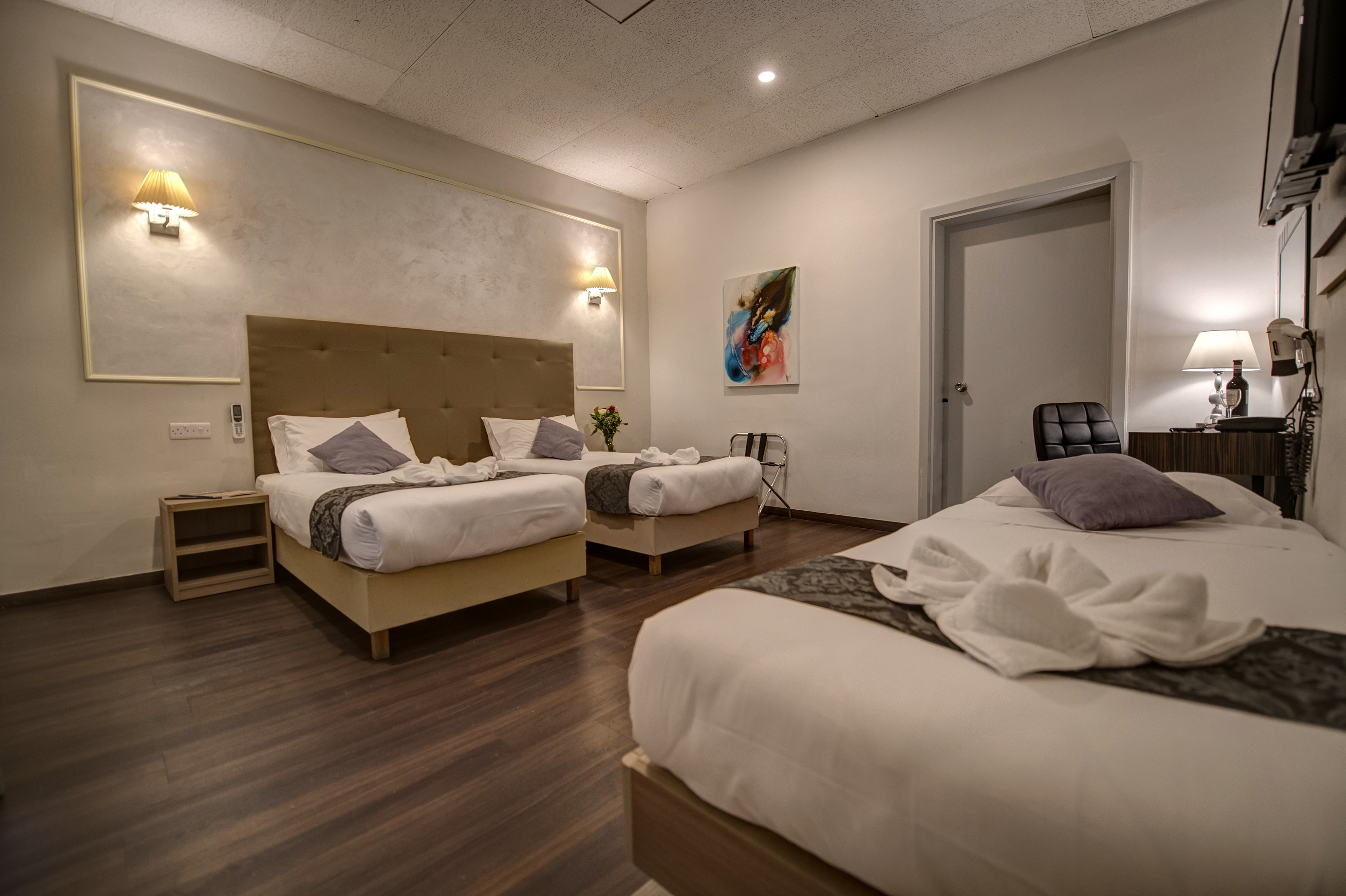 ROOM, TRIPLE