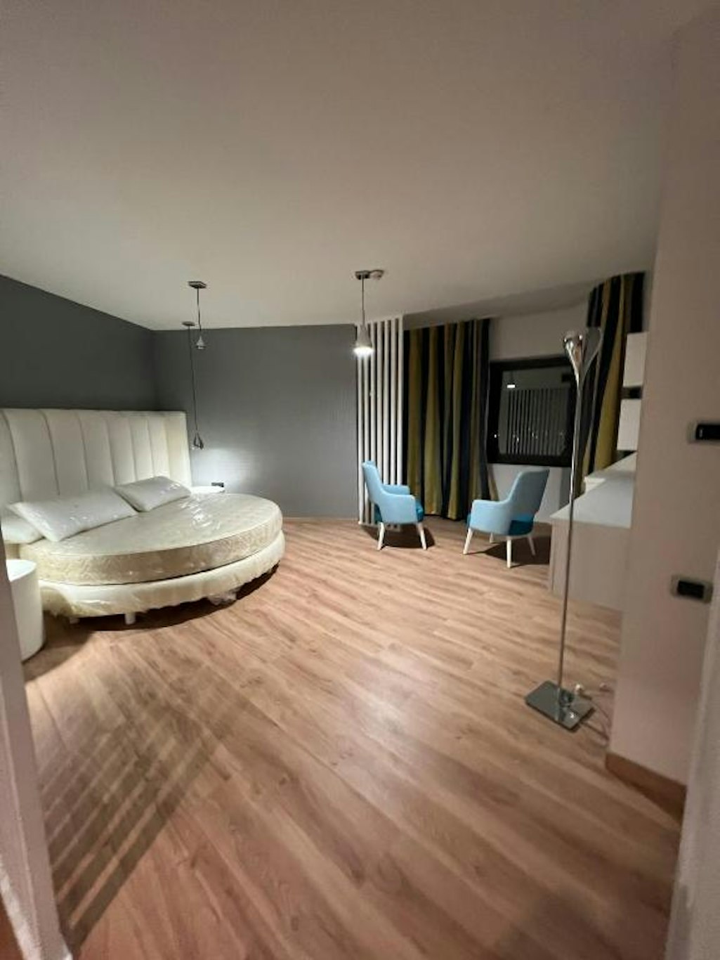 MIRABEAU PARK HOTEL 8/26