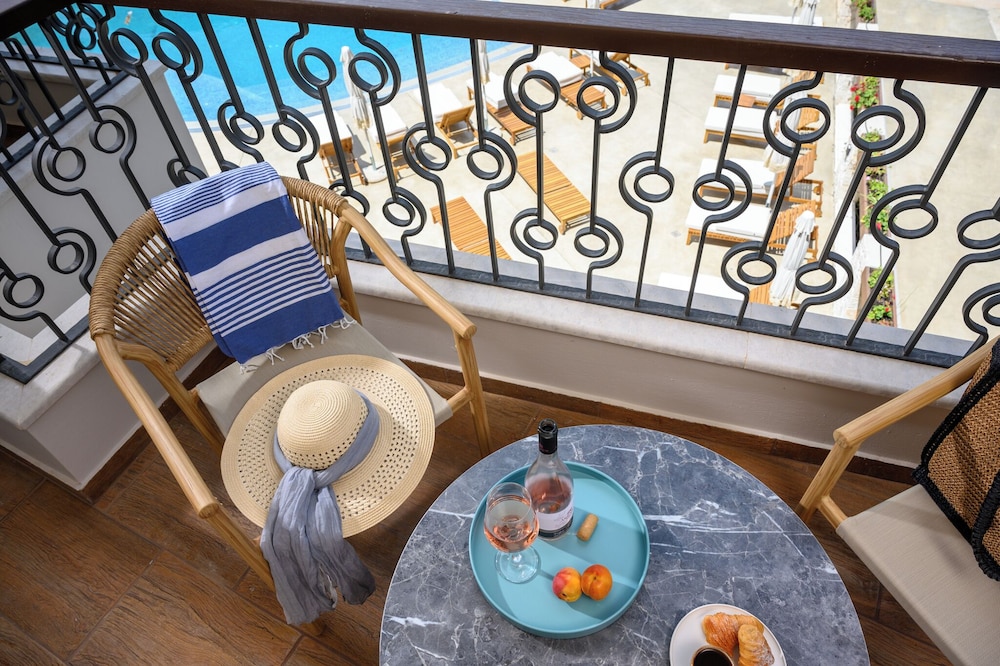 Elisso Hotel 36/50