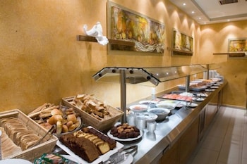 CRYSTAL CITY HOTEL 41/49