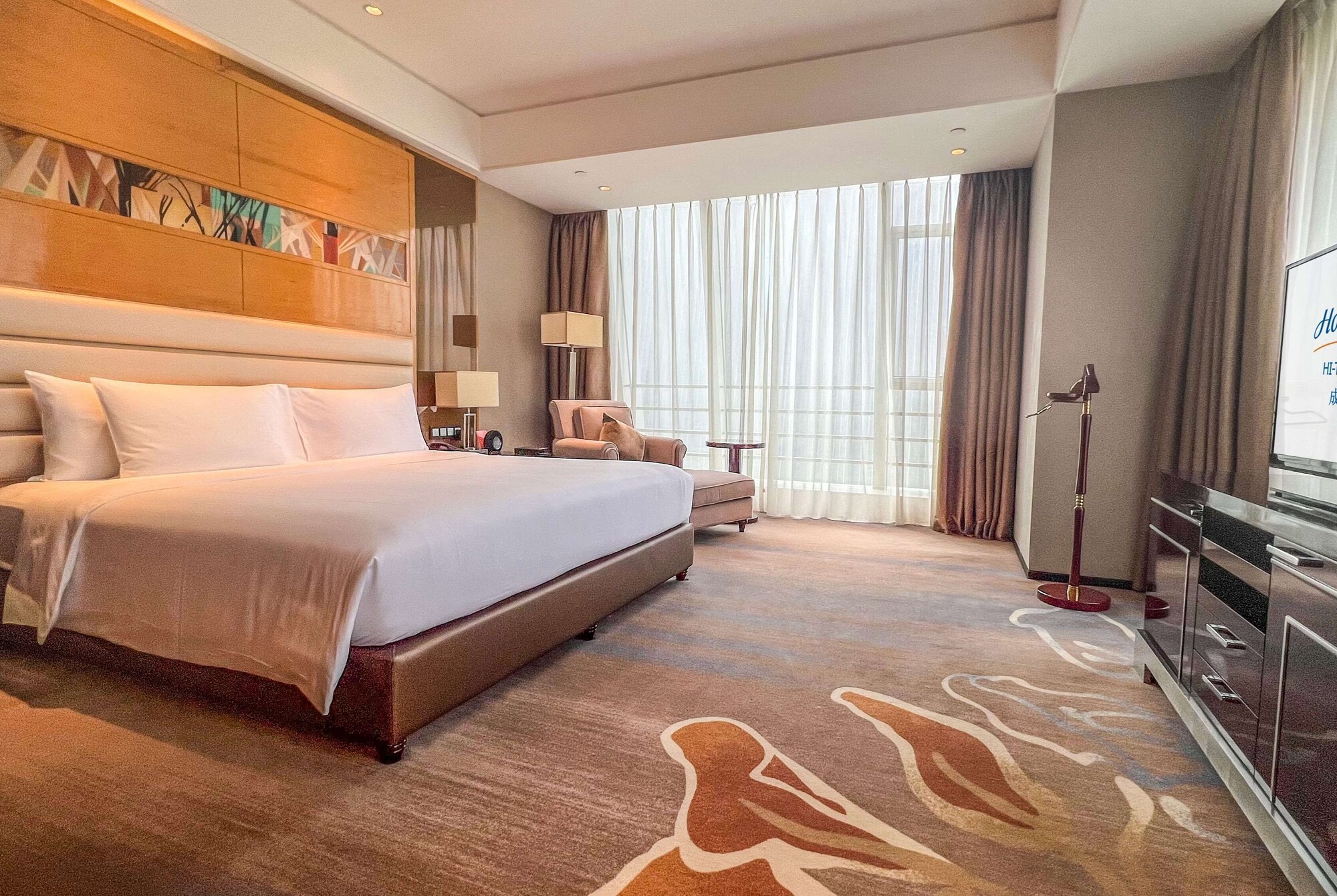 Room, King Bed, Twin Towers View, Smoking
