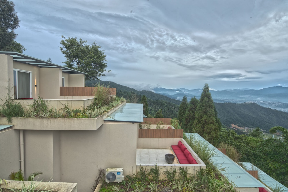 The Terraces Resort and Spa 66/69