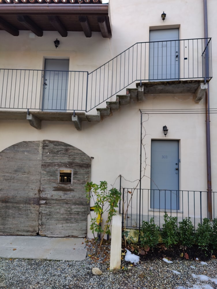 Dandelion Como Suites & Park 2/63