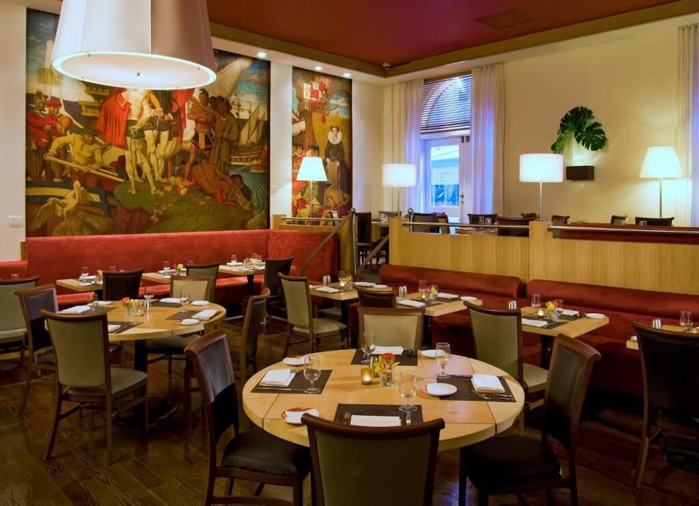 Warwick Hotel New York 50/61