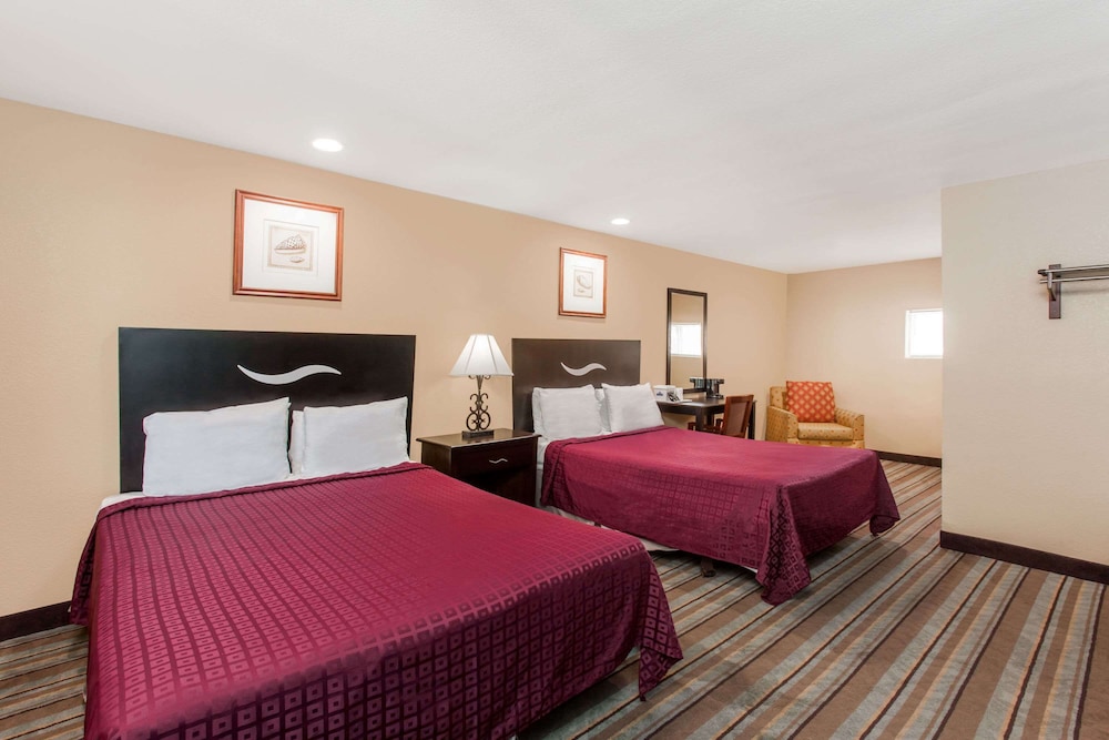 Travelodge by Wyndham San Diego SeaWorld 12/35