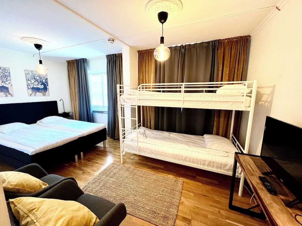 غرفة قياسية رباعية بسرير كوين وسرير بطابقين، Karlskrona Hostel 2/3