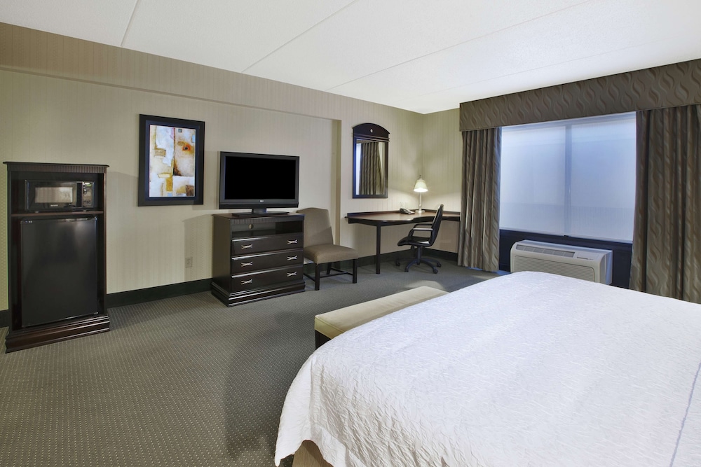 Hampton Inn Suites Plattsburgh 14/47