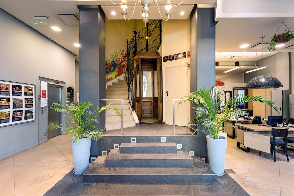MILHOUSE HOSTEL AVENUE 5/65