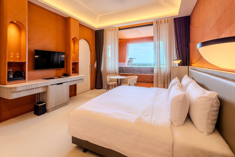 POOL, DELUXE, SUITE, SEA VIEW