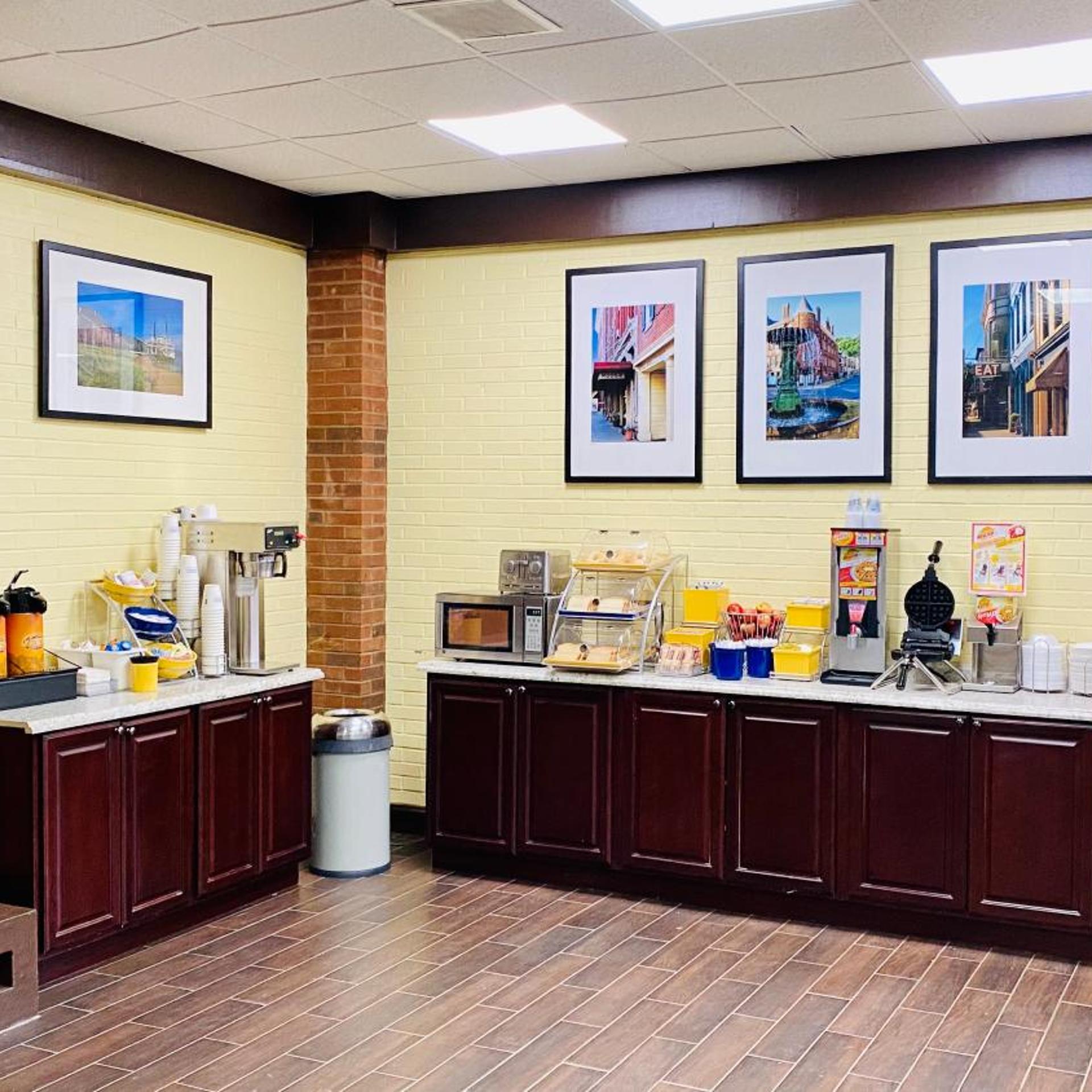 Days Inn by Wyndham Maysville Kentucky 23/30