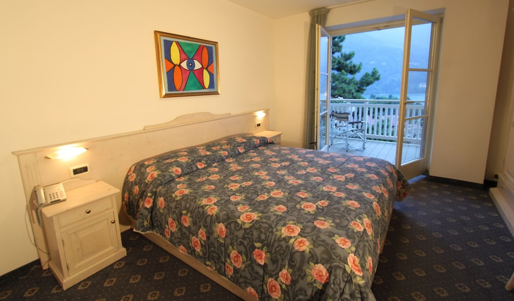 Hotel Europa 12/34