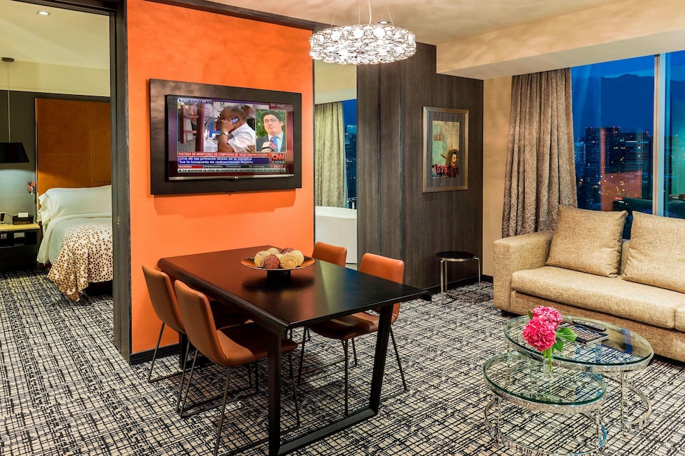 Renaissance Santiago Hotel 40/62