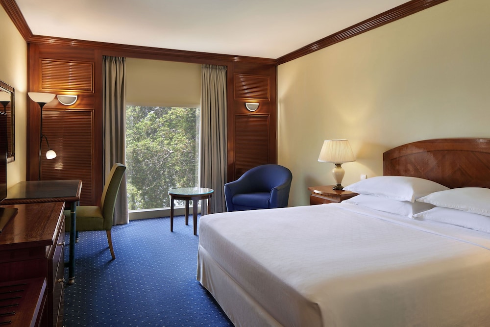 غرفة قياسية بسرير كوين بإطلالة على الحديقة، Sheraton Djibouti 2/3