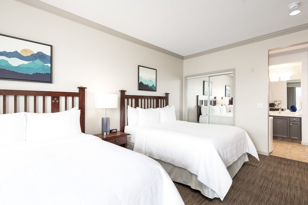 DELUXE, 2 QUEEN BEDS