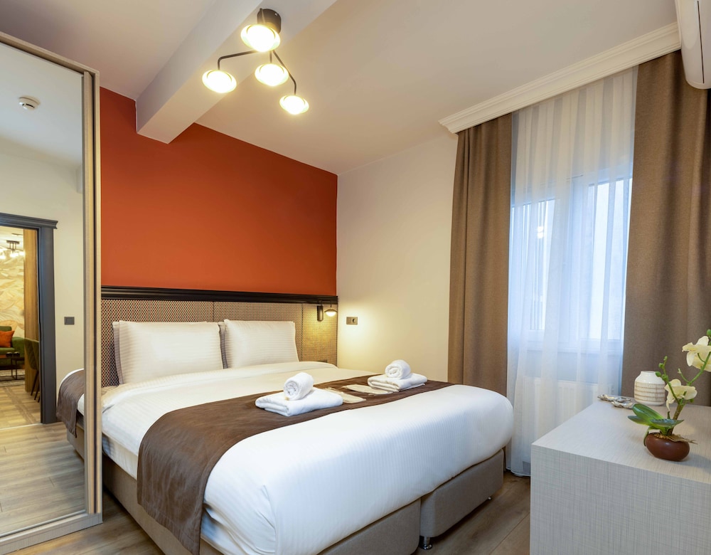 1 BEDROOM, DELUXE, APARTMENT