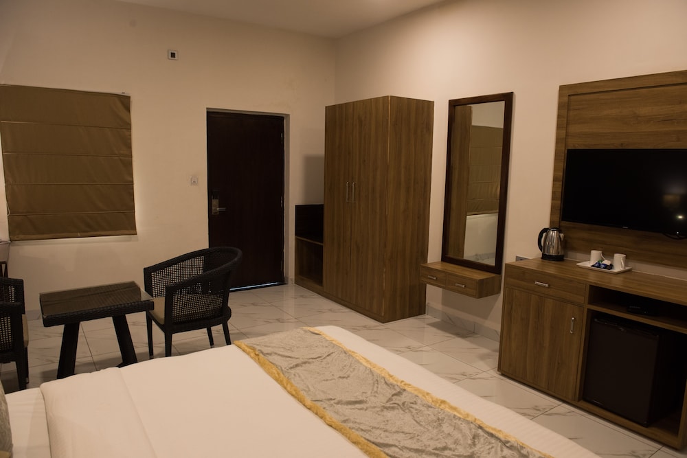 Sun Hotel & Resort 37/50