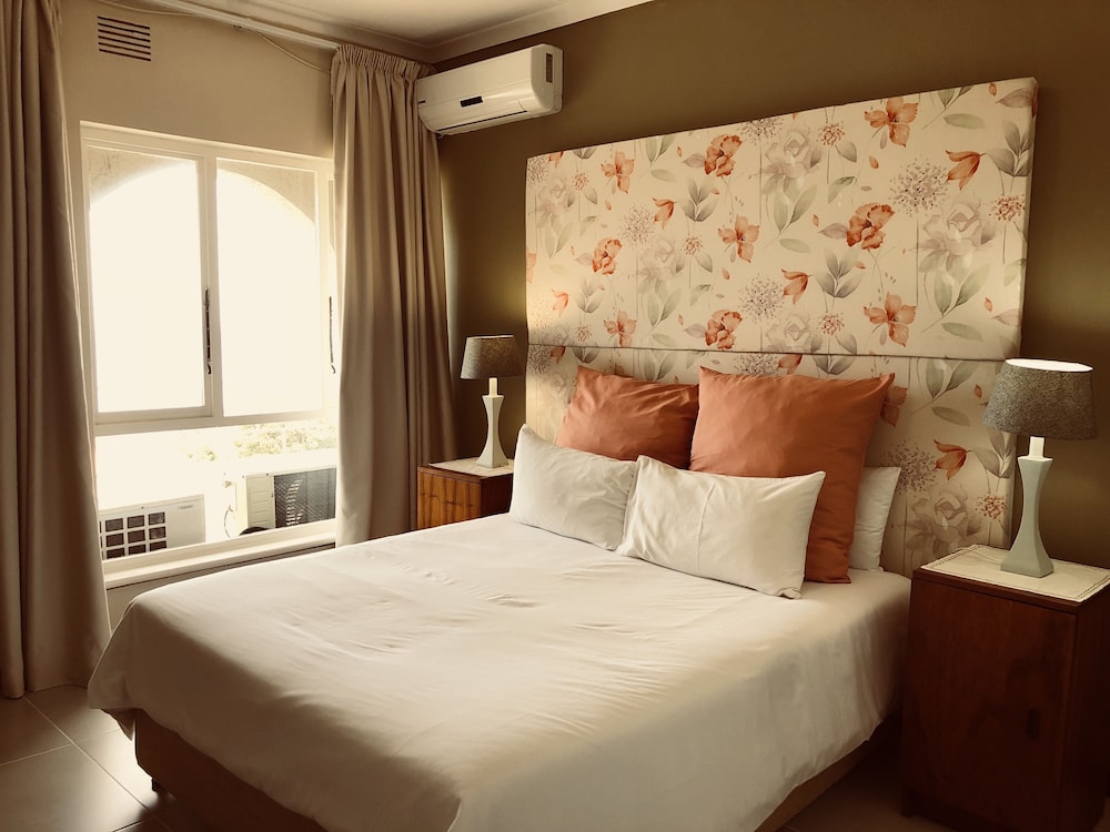 Eden Rose Manor 2/30