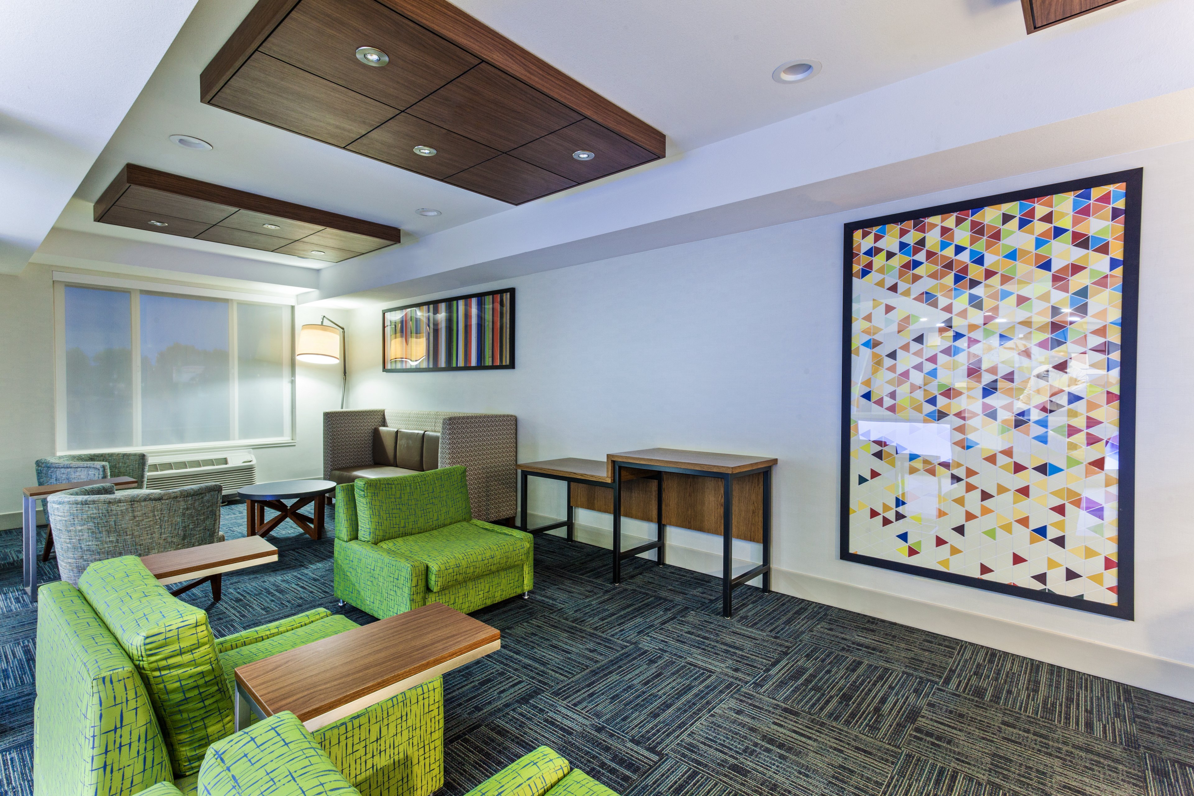 Holiday Inn Express & Suites Elk Grove West I-5 29/51