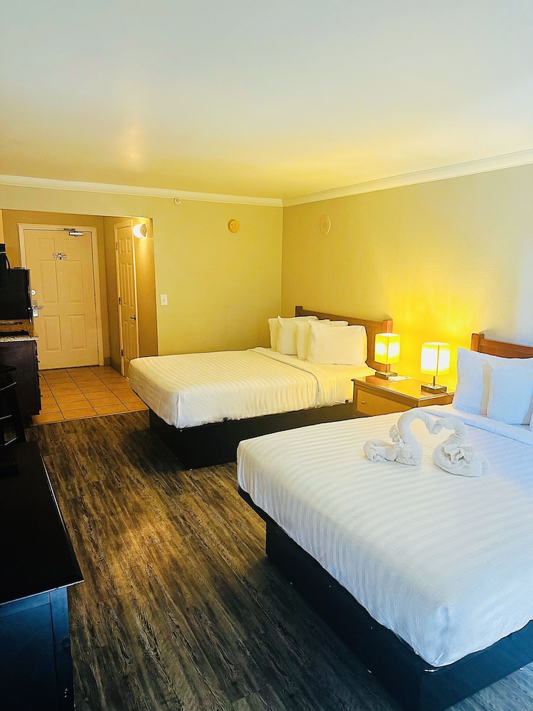 Aqua Beach Inn 18/53