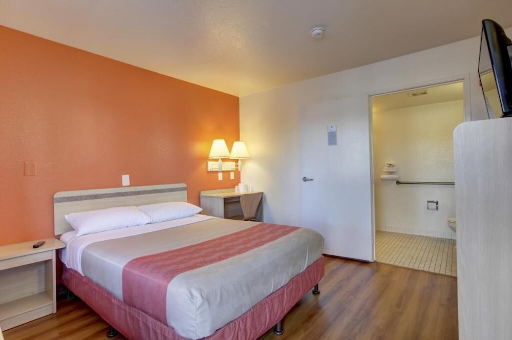 Motel6 Bellflower, CA - Los Angeles 39/65