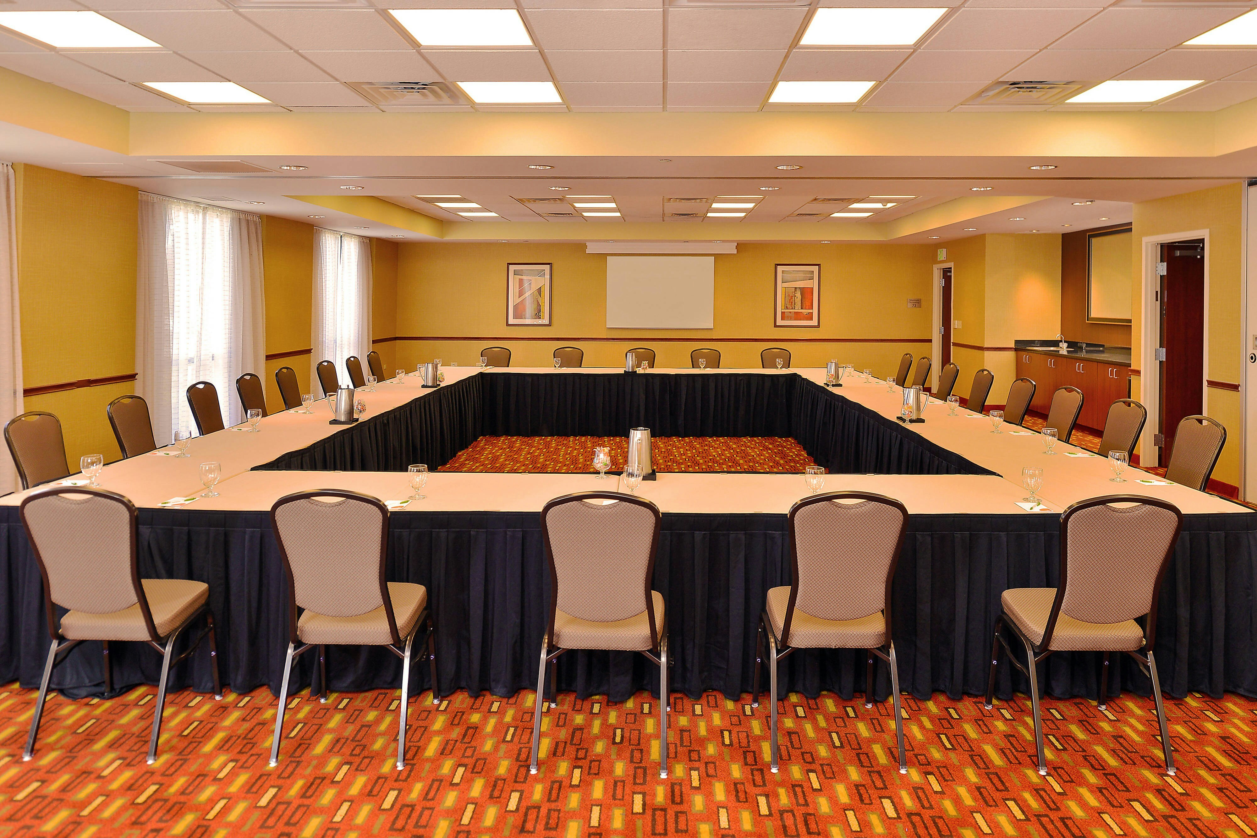 Courtyard By Marriott Denver Cherry Creek 16/22