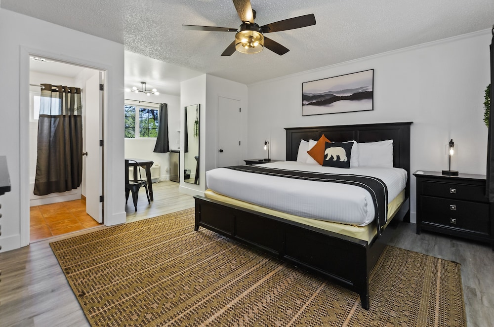 SIGNATURE, KING BED