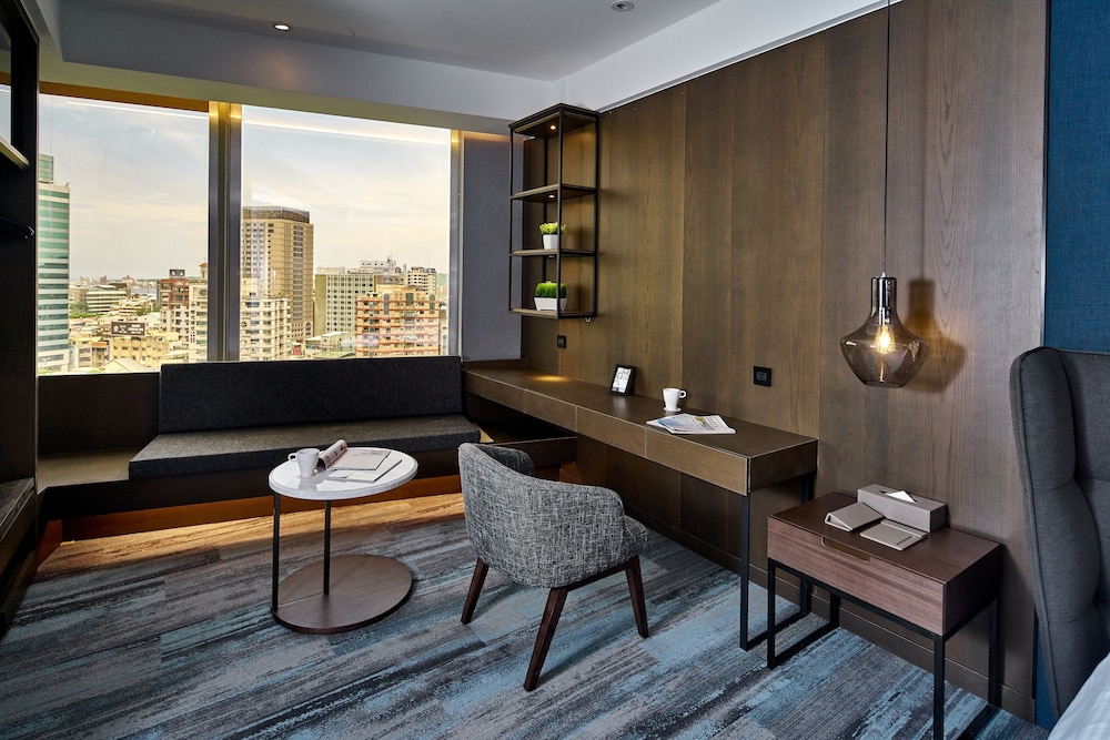 HARBOUR 10 HOTEL 47/69