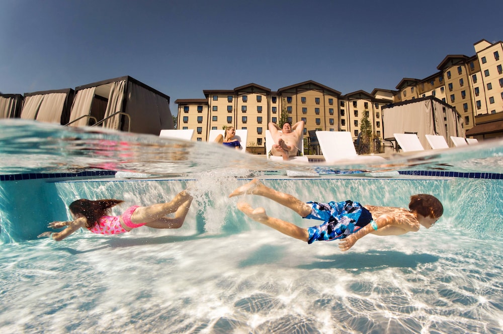 Great Wolf Lodge Grapevine 55/59