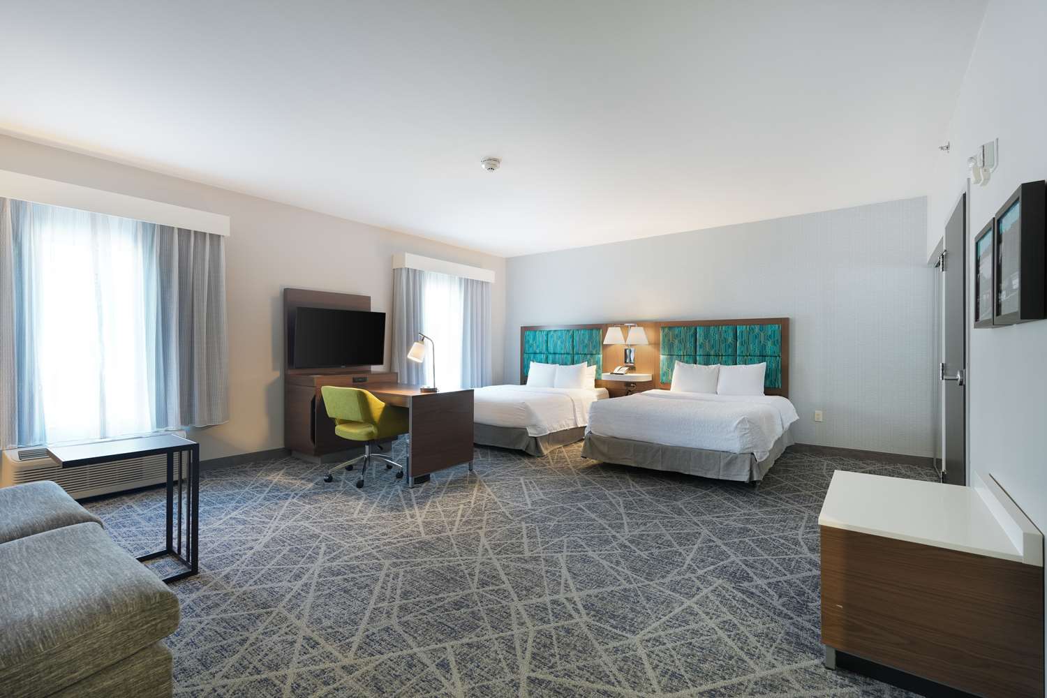 Hampton Inn and Suites Tulsa Central 3/19