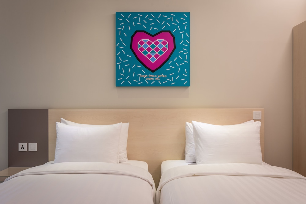 GREEN WORLD HOTEL ZHONGHUA 51/80