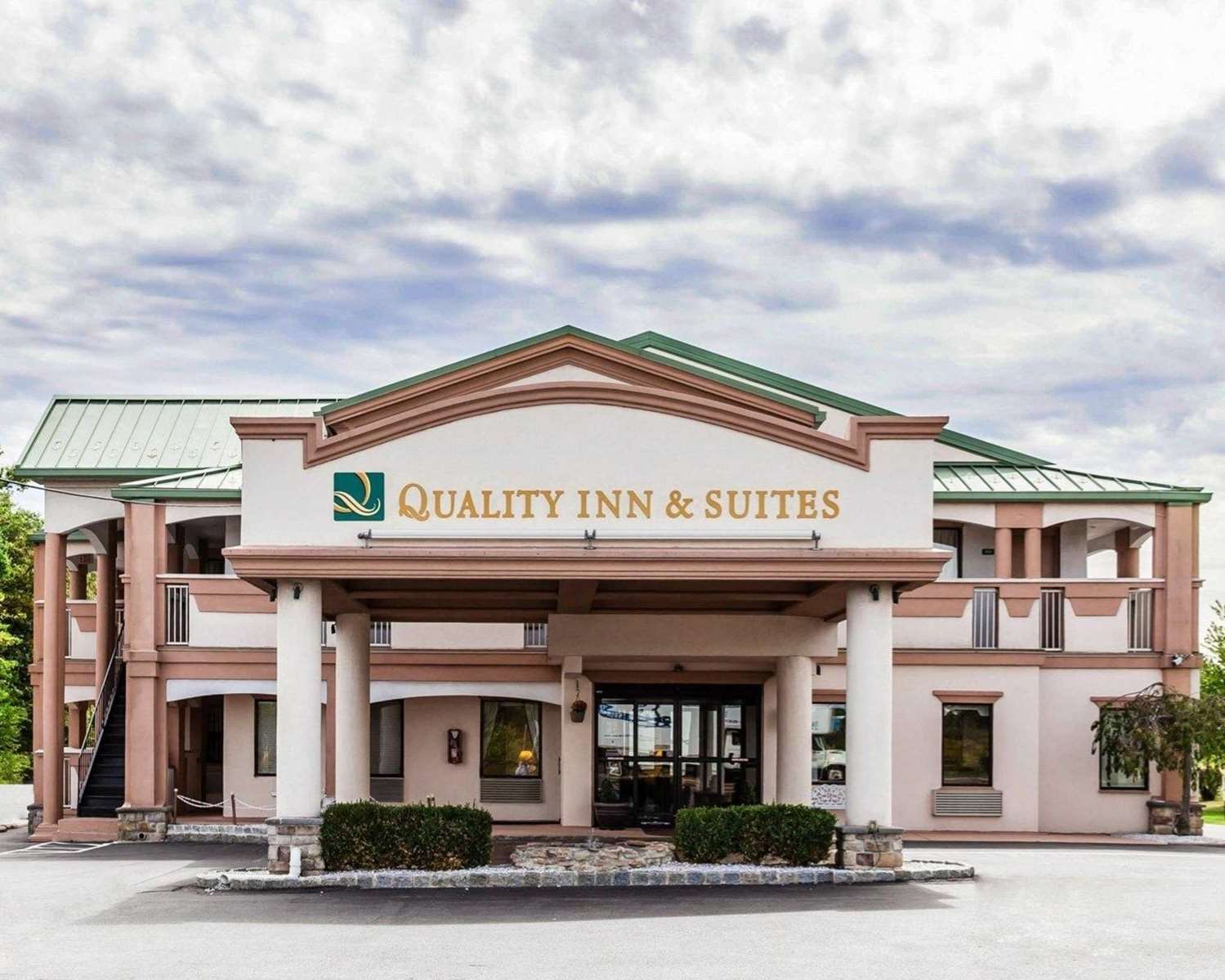 Quality Inn & Suites Quakertown-Allentown 2/18