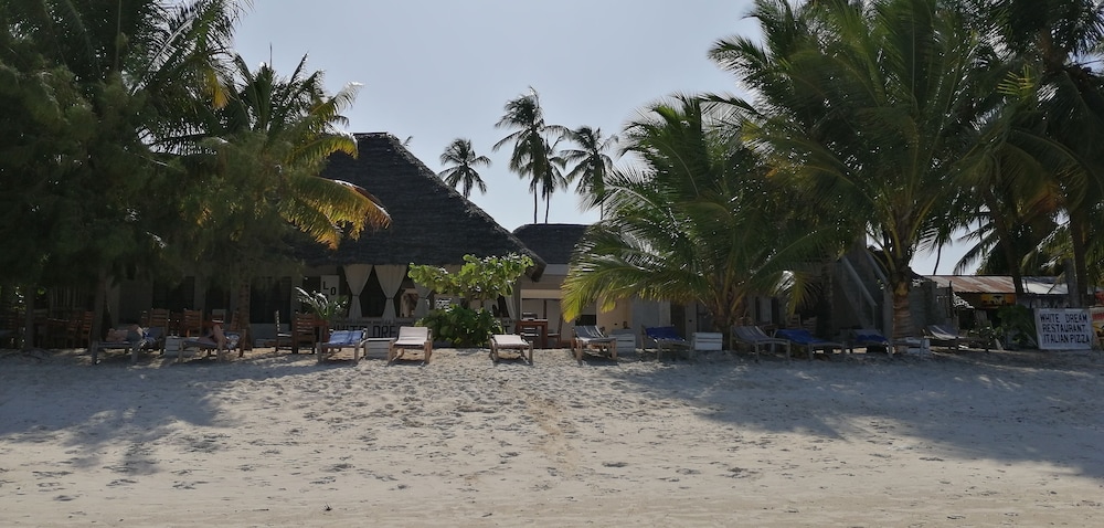 White Dream Lodge & Restaurant 40/49