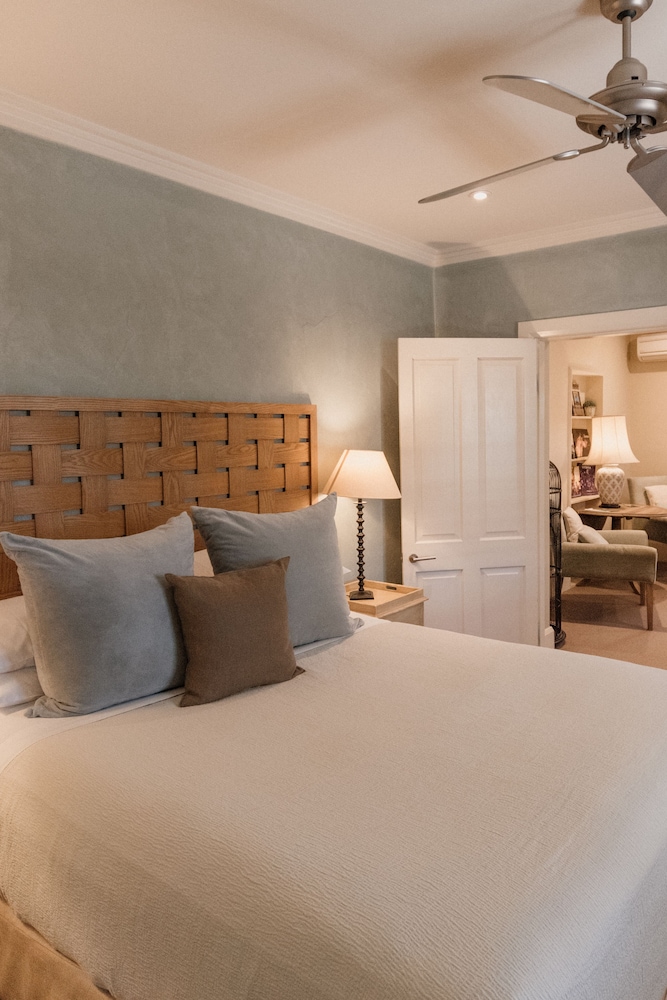 INN SCONE 9/33
