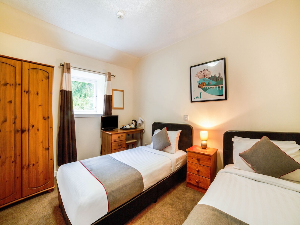 Oyo Loch Ness Drumnadrochit Hotel 12/50