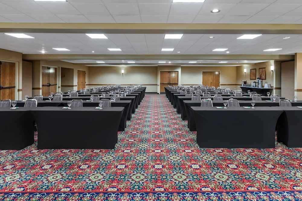 Holiday Inn Hotel And Suites Springfield I 44 66/77