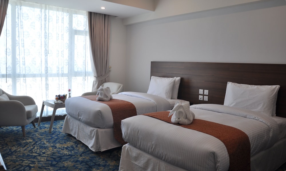 Sur Grand Hotel 12/36