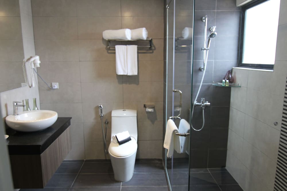 Room, 2 King Beds, Nexus Business Suite Hotel 5/5