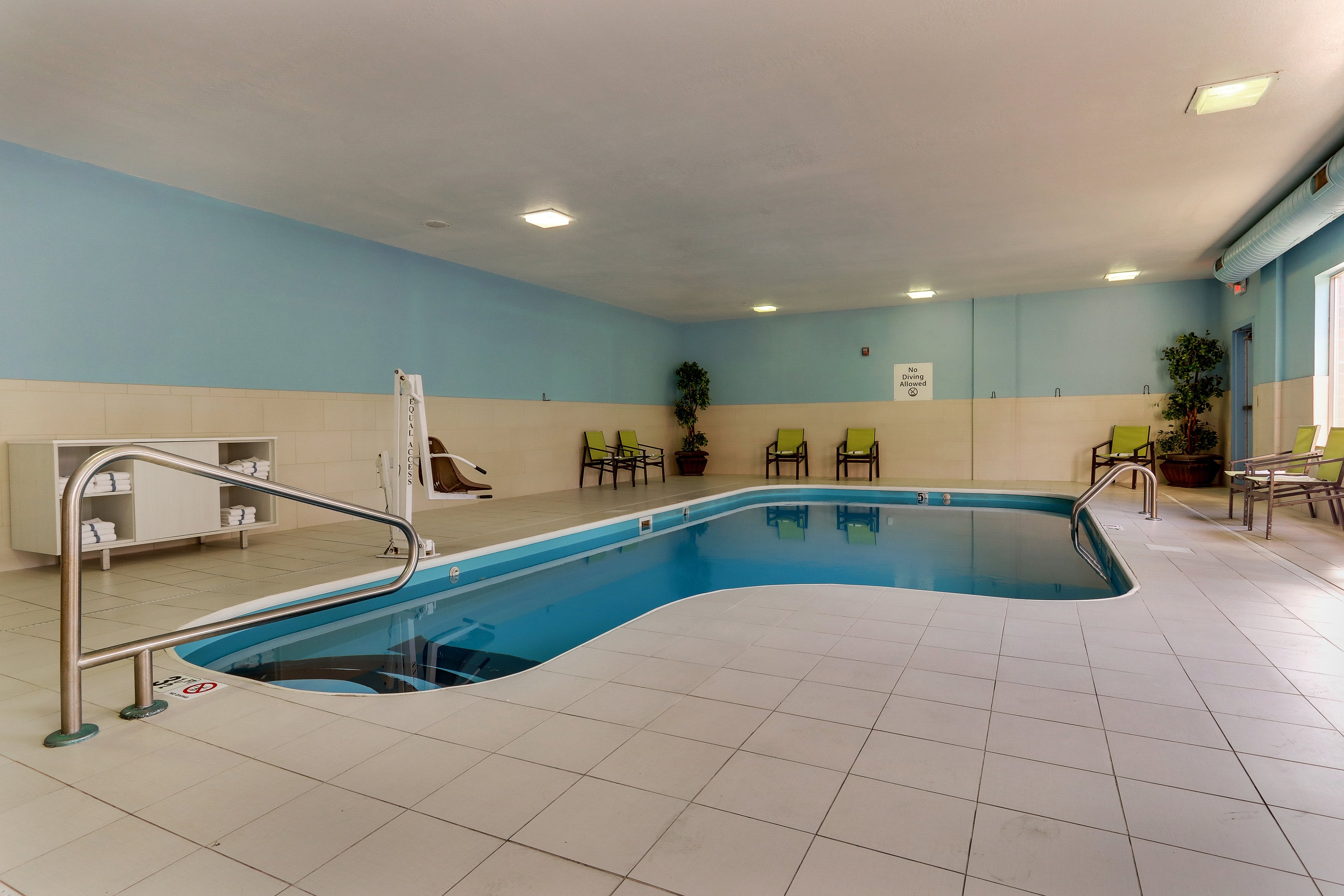Holiday Inn Express & Suites Dayton-Centerville by IHG 33/52