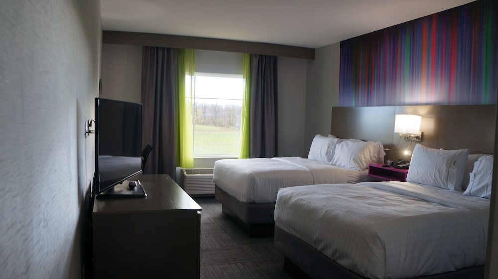 Holiday Inn Express Suites Shippensburg 21/65