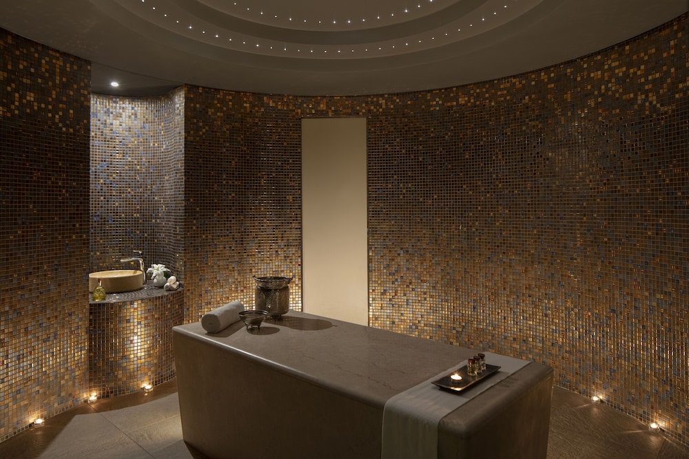 Grand Hyatt 29/76