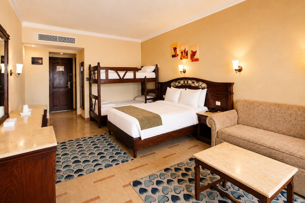 غرفة عائلية بسرير بطابقين وسرير كوين، Regency Plaza Aqua Park Spa Resort 3/10