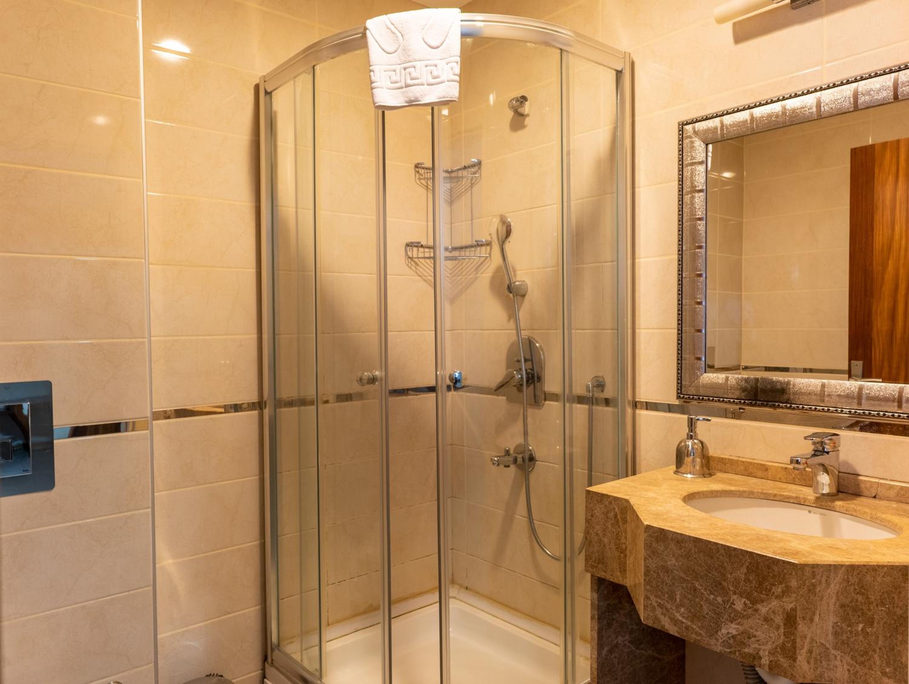 Grand Karot Hotel 54/56