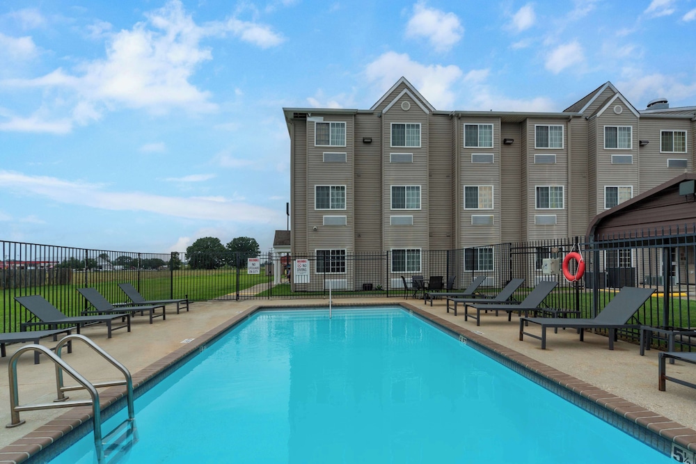 Microtel Inn And Suites Breaux Bridge 6/49