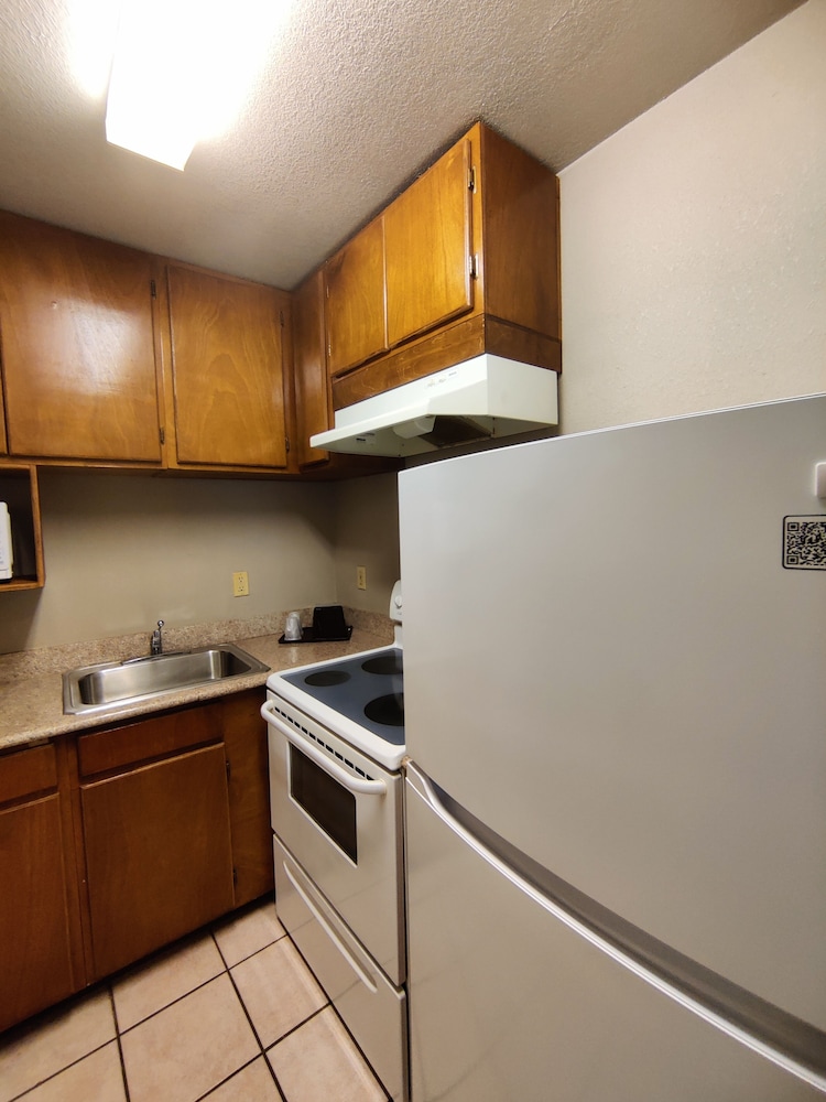 Regency Inn & Suites By Capital O Houston IAH Airport 18/66